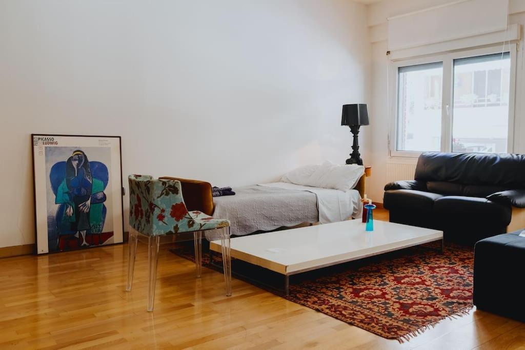 Cosy & Spacious Central Apartment Komotiní Luaran gambar