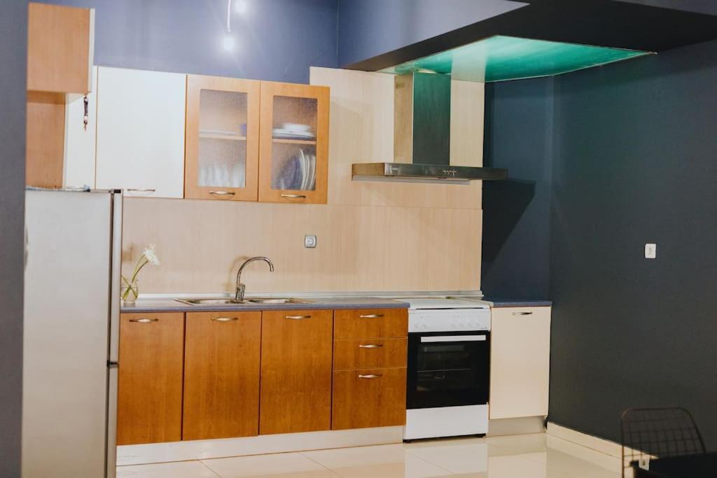 Cosy & Spacious Central Apartment Komotiní Luaran gambar