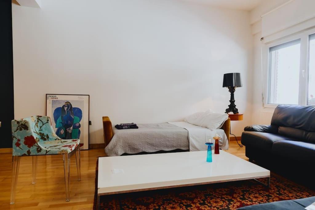 Cosy & Spacious Central Apartment Komotiní Luaran gambar
