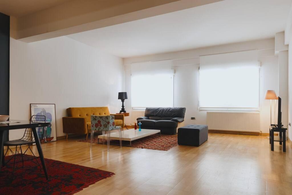 Cosy & Spacious Central Apartment Komotiní Luaran gambar
